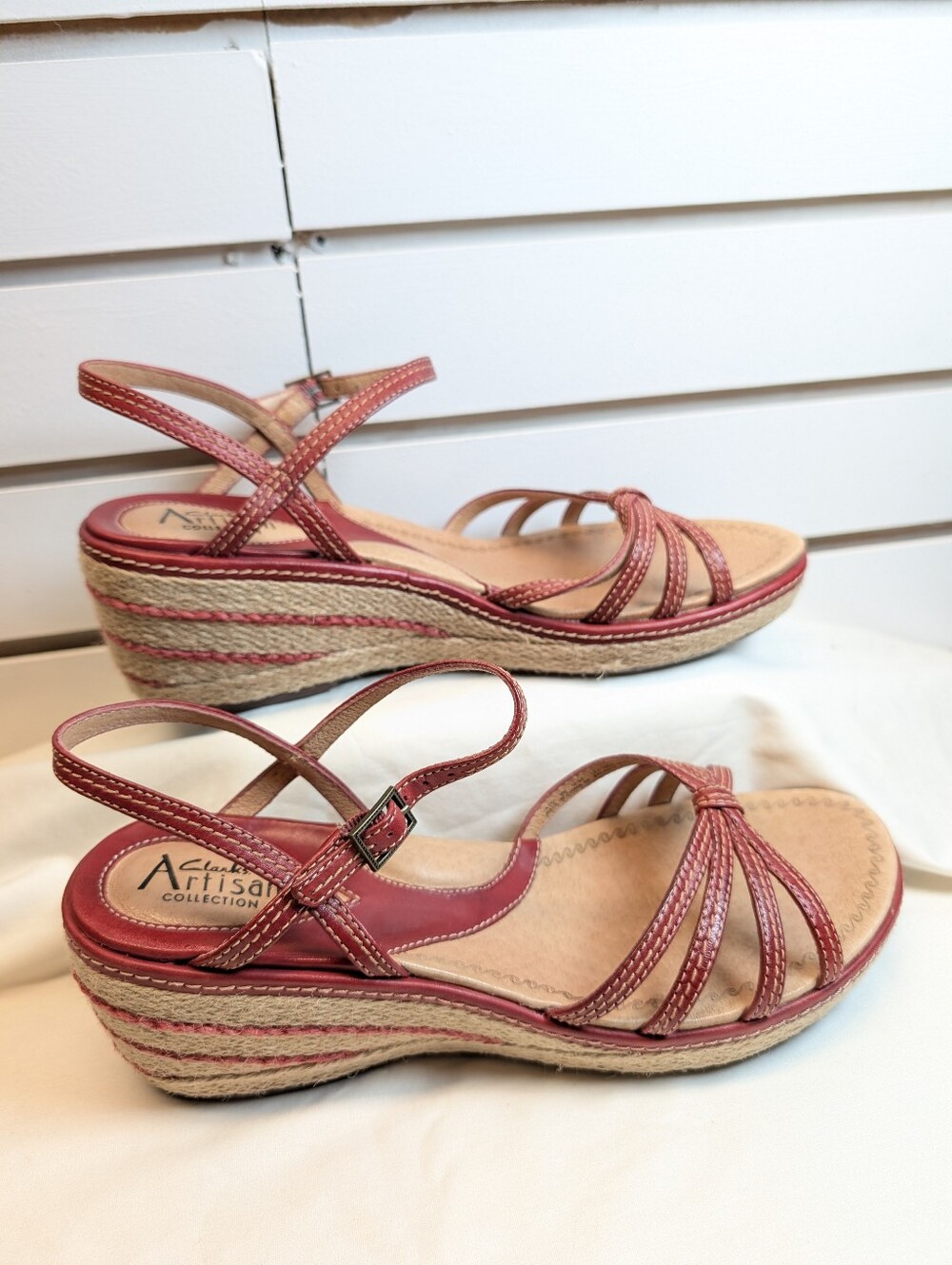 Clark's Artisan collection Strappy Wedge Sandals Dark Red Espadrille 9M NWOB - Picture 3 of 7